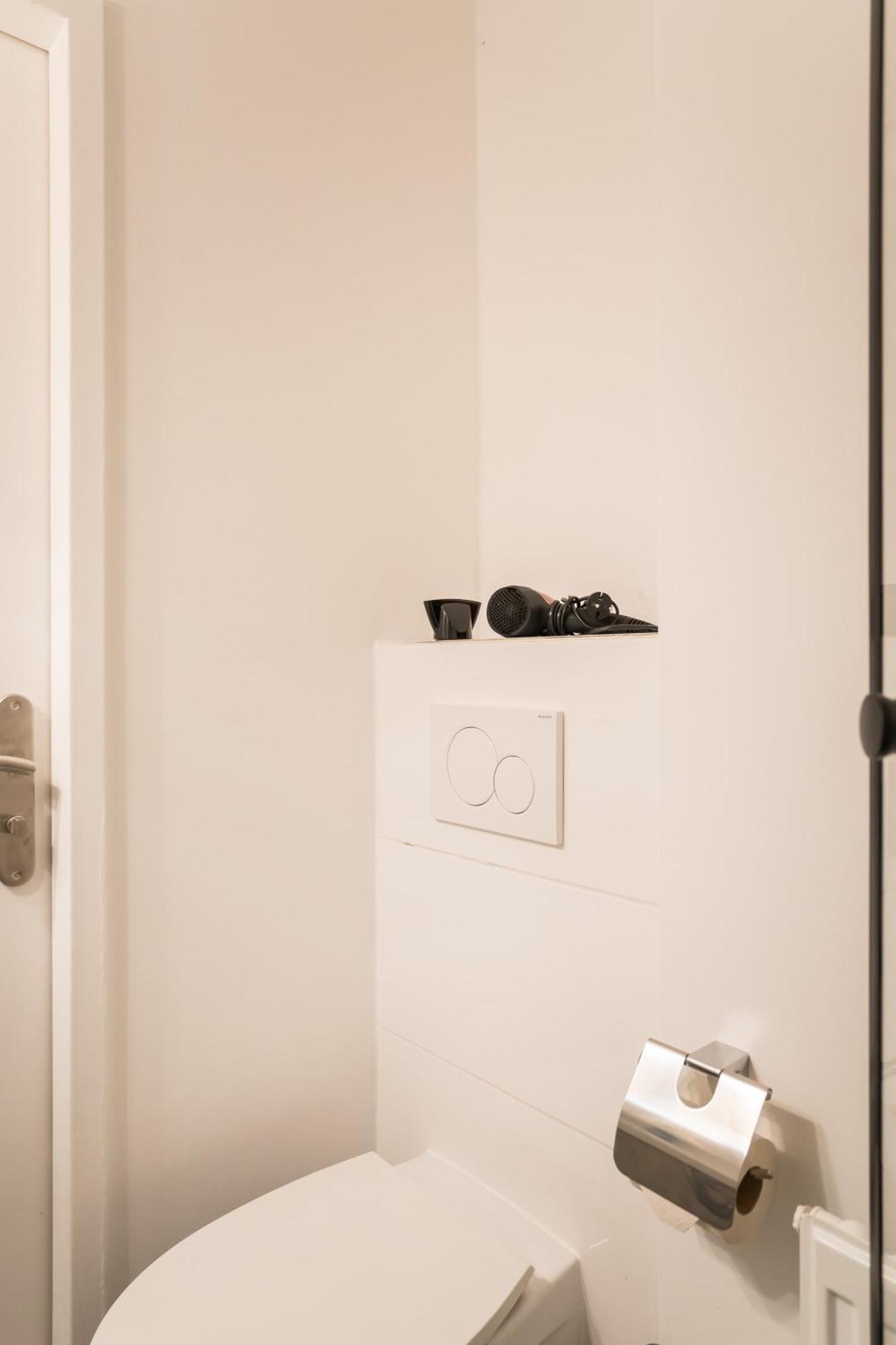 Spacious 1-Bedroom Apartment In Kreuzberg Берлін Екстер'єр фото