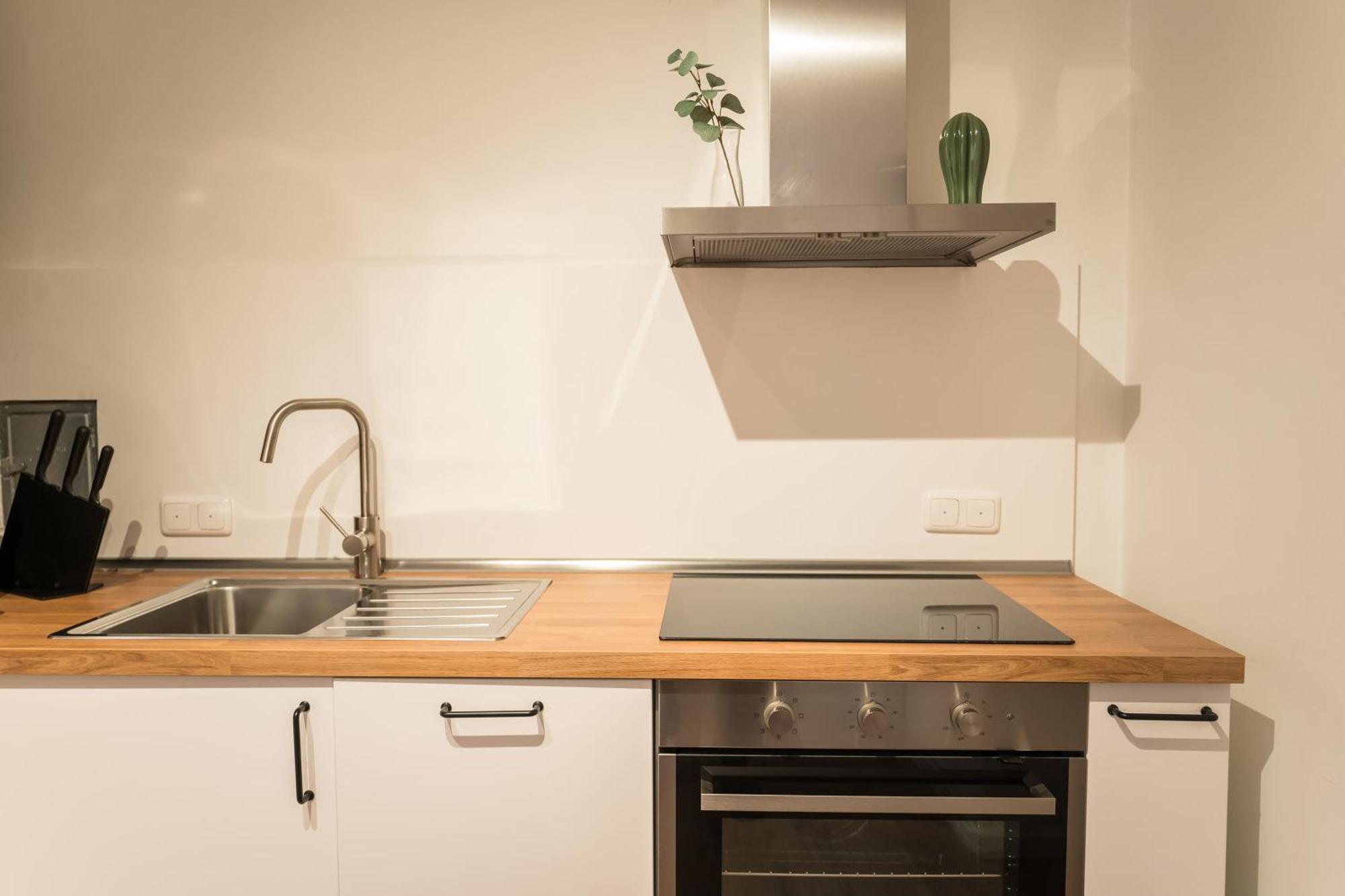 Spacious 1-Bedroom Apartment In Kreuzberg Берлін Екстер'єр фото