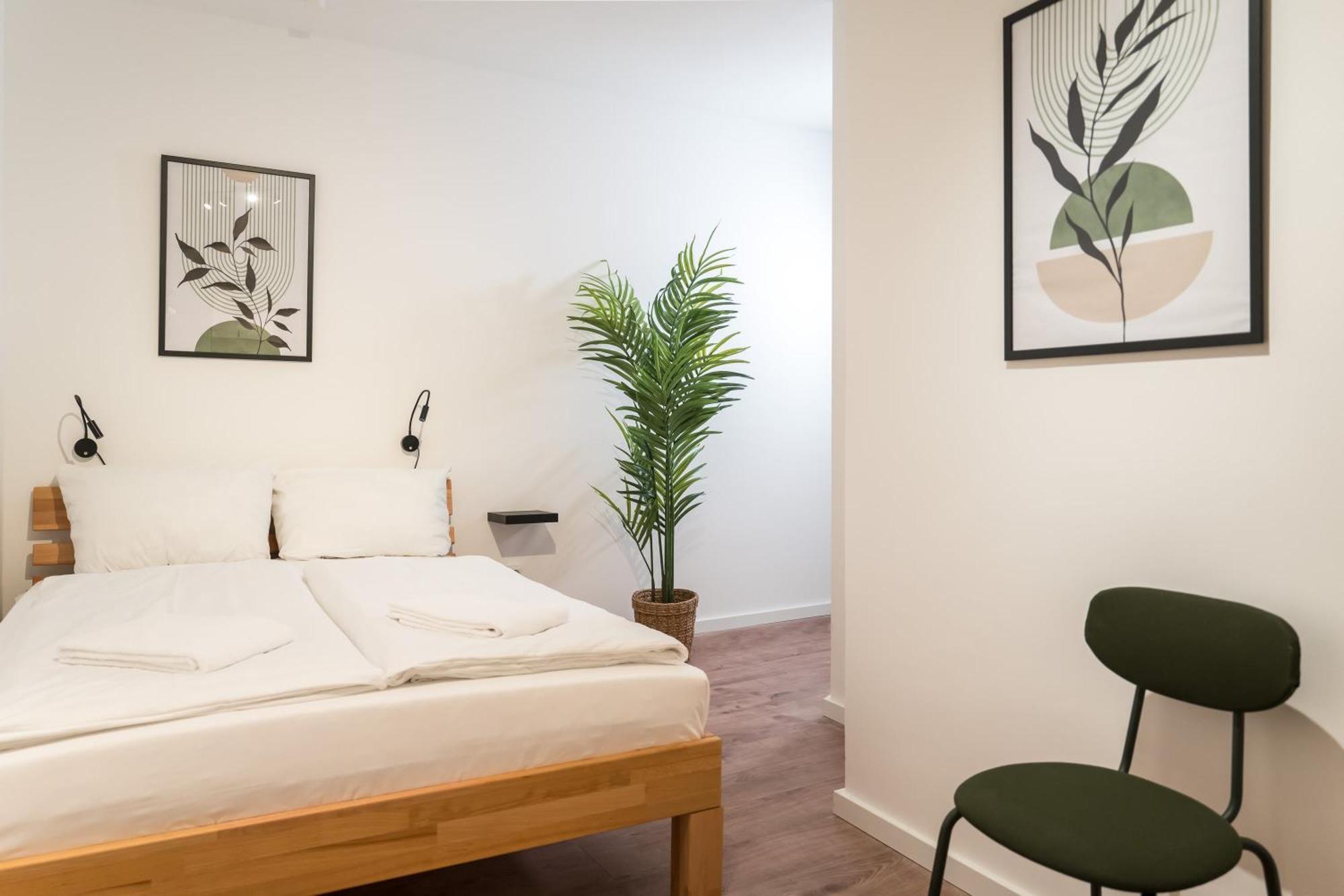Spacious 1-Bedroom Apartment In Kreuzberg Берлін Екстер'єр фото