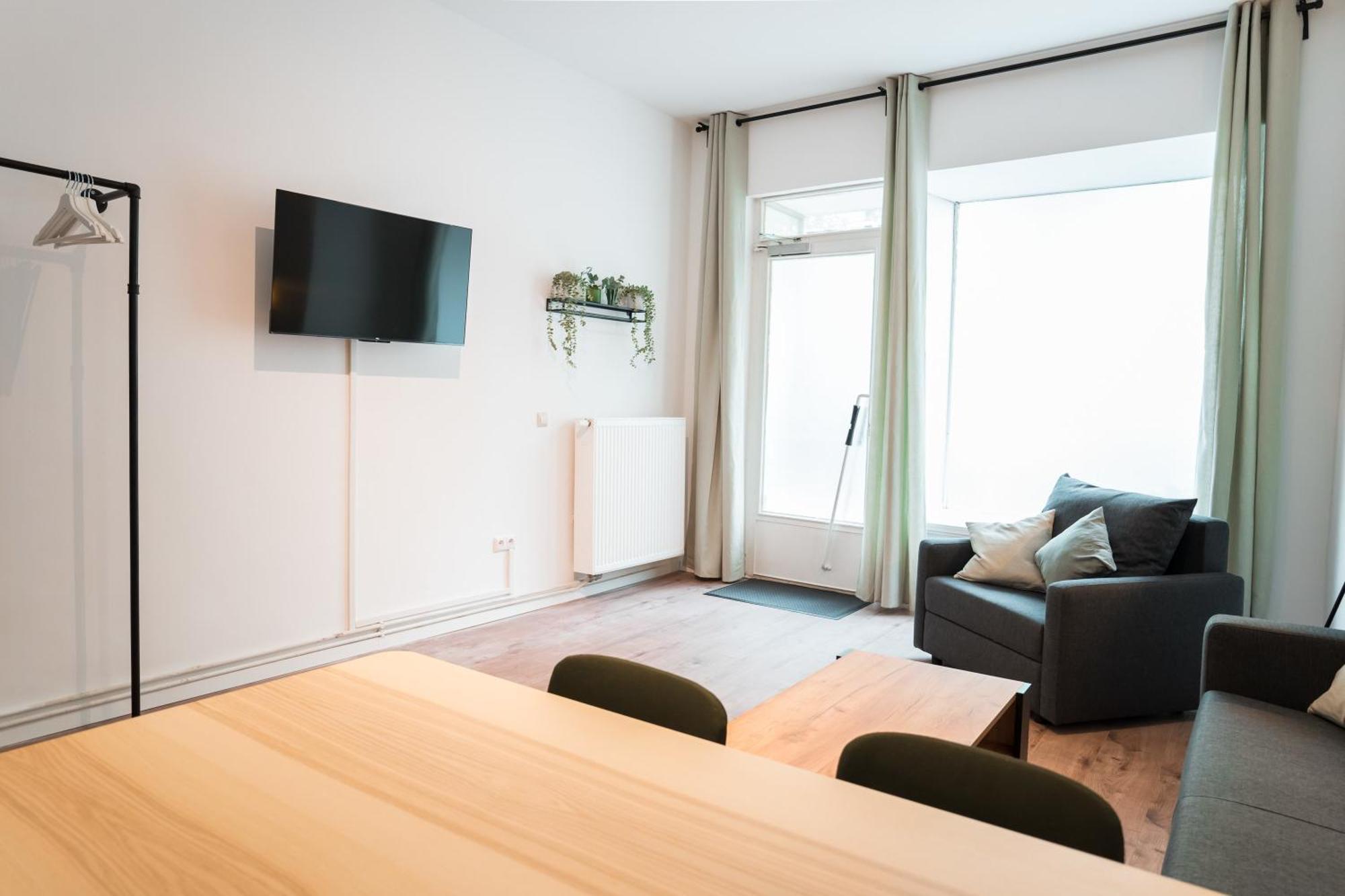 Spacious 1-Bedroom Apartment In Kreuzberg Берлін Екстер'єр фото